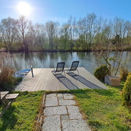 Het Witte Chalet Aan Het Water Van Monumentaal Fort Ooltgensplaat Buitenkant foto