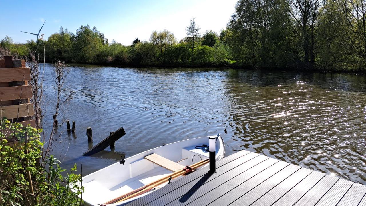 Het Witte Chalet Aan Het Water Van Monumentaal Fort Ooltgensplaat Buitenkant foto