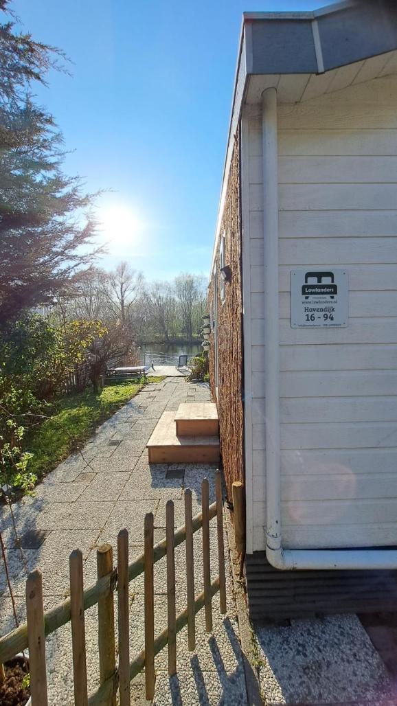 Het Witte Chalet Aan Het Water Van Monumentaal Fort Ooltgensplaat Buitenkant foto