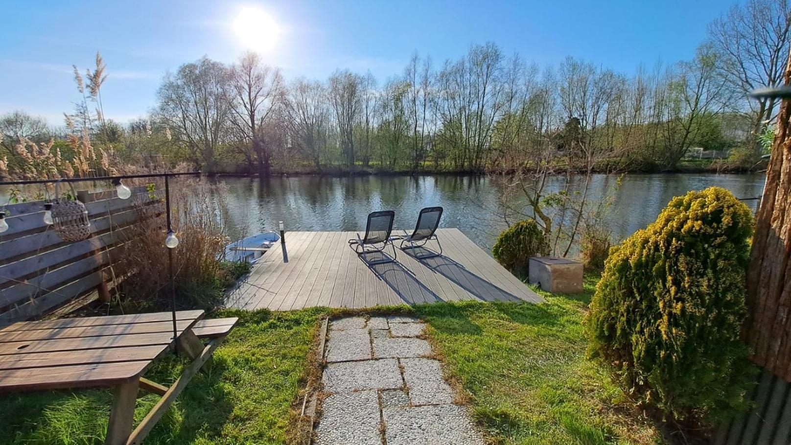 Het Witte Chalet Aan Het Water Van Monumentaal Fort Ooltgensplaat Buitenkant foto
